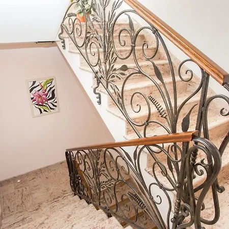 Venera Apartment *